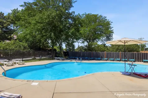 246 Shadowbend Drive Wheeling IL 60090