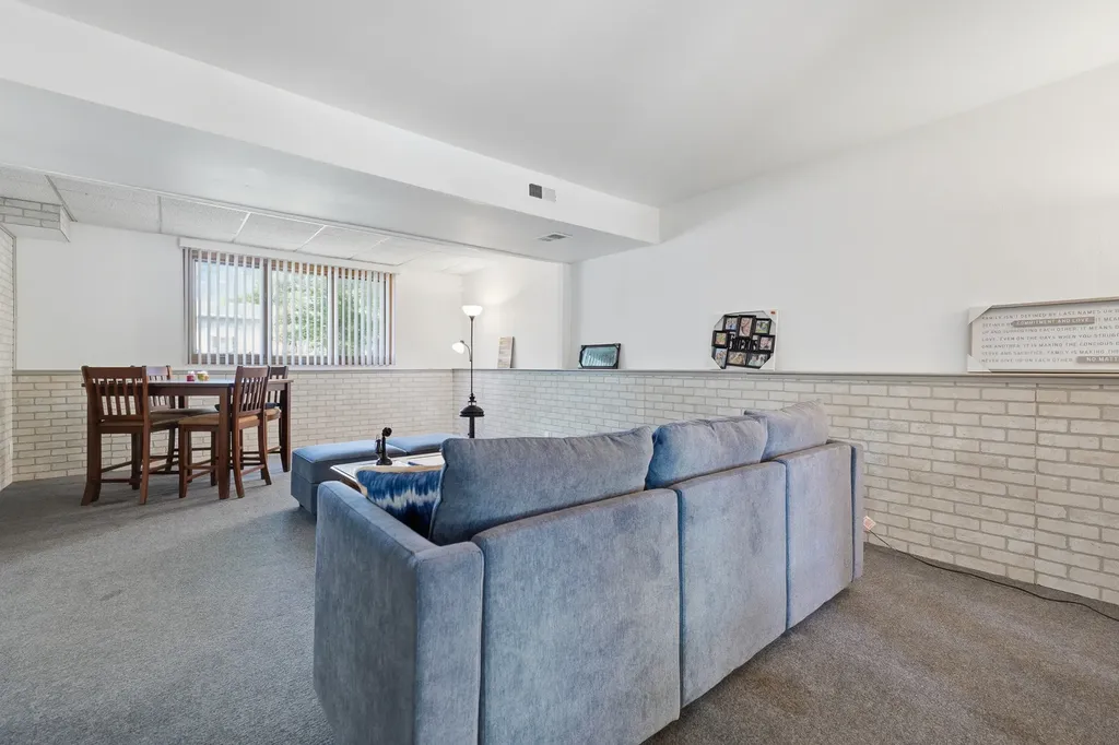 152 South Lancaster Drive Bolingbrook IL 60440