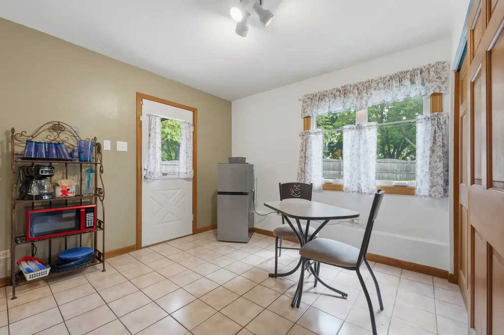 152 South Lancaster Drive Bolingbrook IL 60440