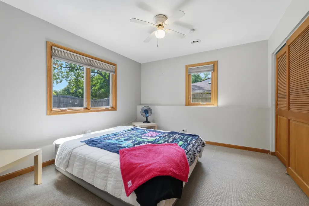 152 South Lancaster Drive Bolingbrook IL 60440