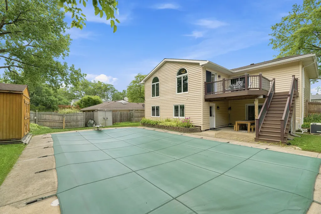 152 South Lancaster Drive Bolingbrook IL 60440