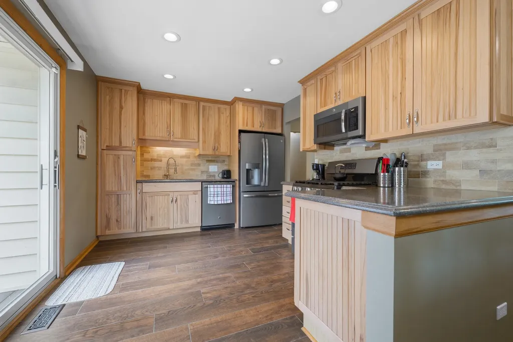 152 South Lancaster Drive Bolingbrook IL 60440