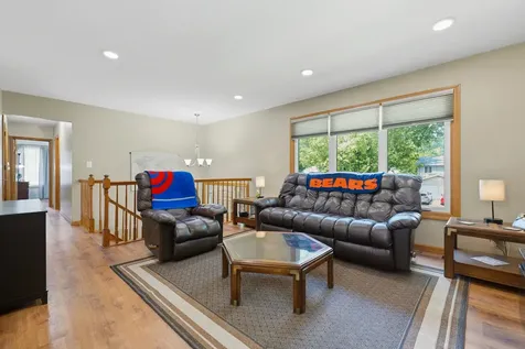 152 South Lancaster Drive Bolingbrook IL 60440