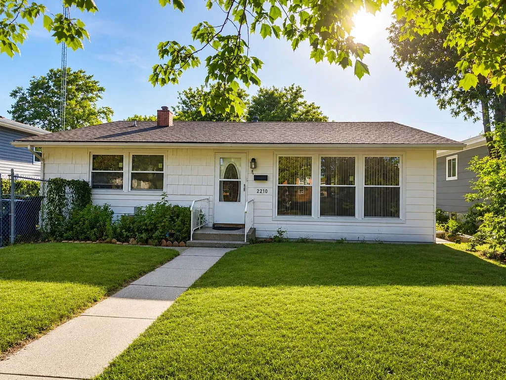 2210 Hermon Avenue Zion IL 60099