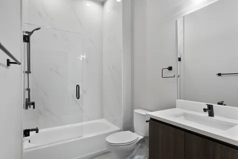 2505 West Farragut Avenue Chicago IL 60625