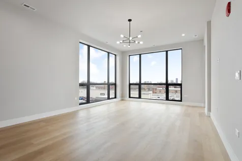 2505 West Farragut Avenue Chicago IL 60625