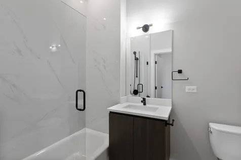 2505 West Farragut Avenue Chicago IL 60625