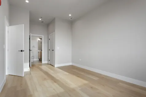 2505 West Farragut Avenue Chicago IL 60625