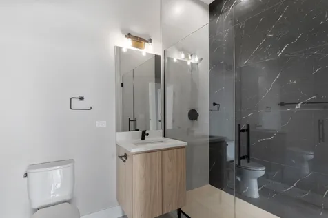 2505 West Farragut Avenue Chicago IL 60625