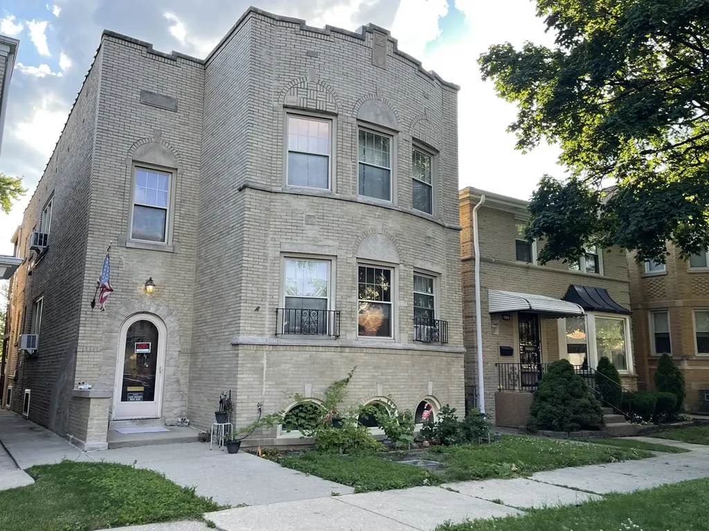 5832 North Virginia Avenue Chicago IL 60659