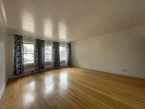 5832 North Virginia Avenue Chicago IL 60659