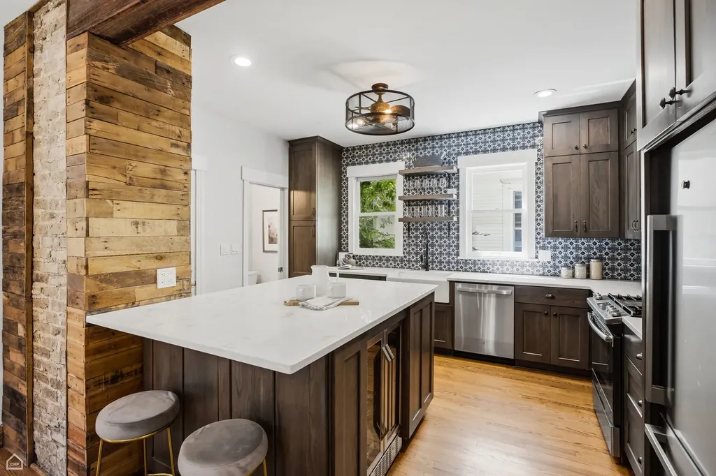 3757 North Bosworth Avenue Chicago IL 60613