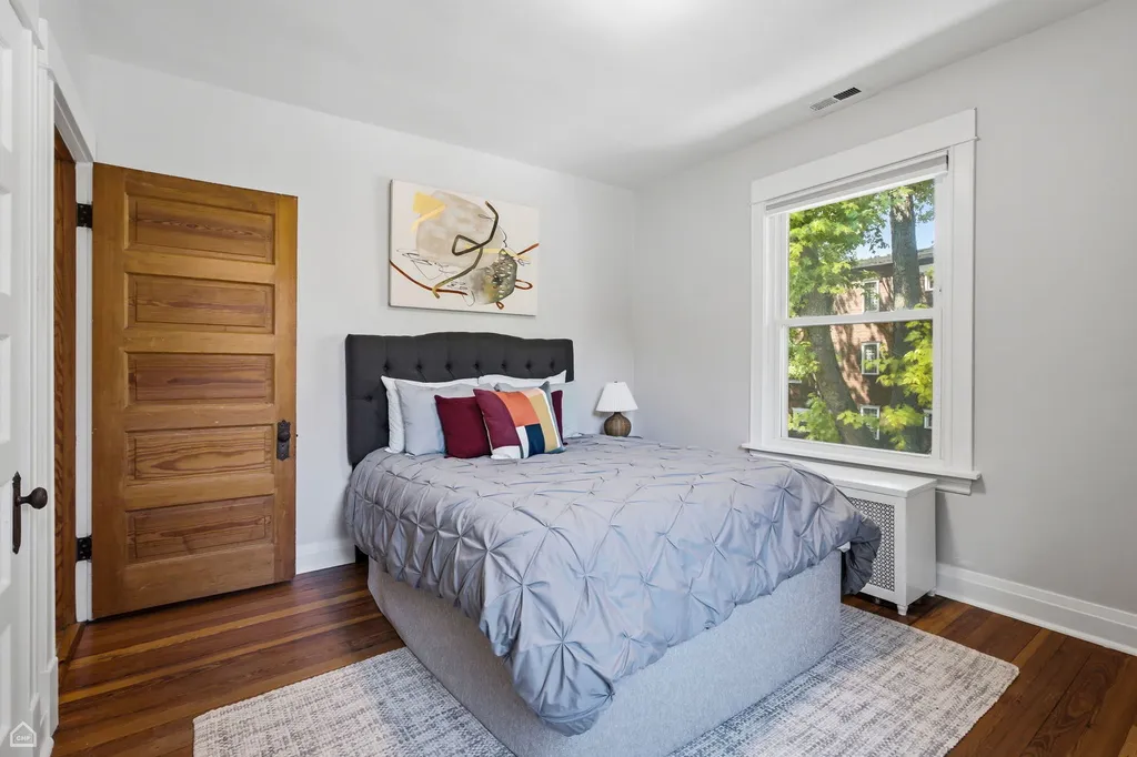 3757 North Bosworth Avenue Chicago IL 60613