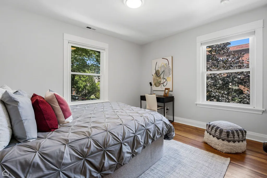 3757 North Bosworth Avenue Chicago IL 60613