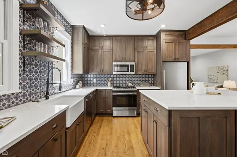 3757 North Bosworth Avenue Chicago IL 60613