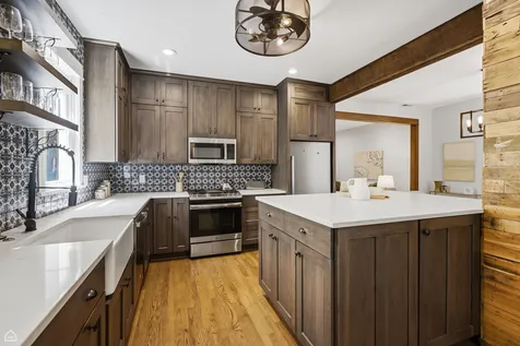 3757 North Bosworth Avenue Chicago IL 60613