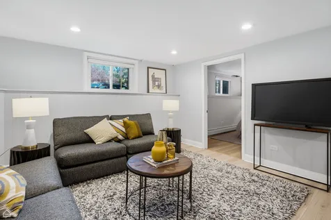 3757 North Bosworth Avenue Chicago IL 60613
