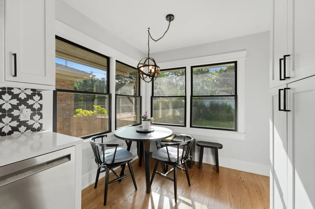 6226 North Le Mai Avenue Chicago IL 60646