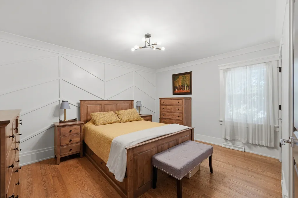6226 North Le Mai Avenue Chicago IL 60646