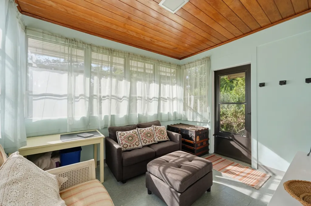 6226 North Le Mai Avenue Chicago IL 60646