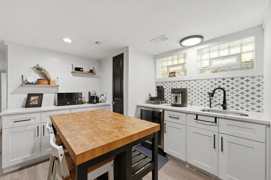 6226 North Le Mai Avenue Chicago IL 60646