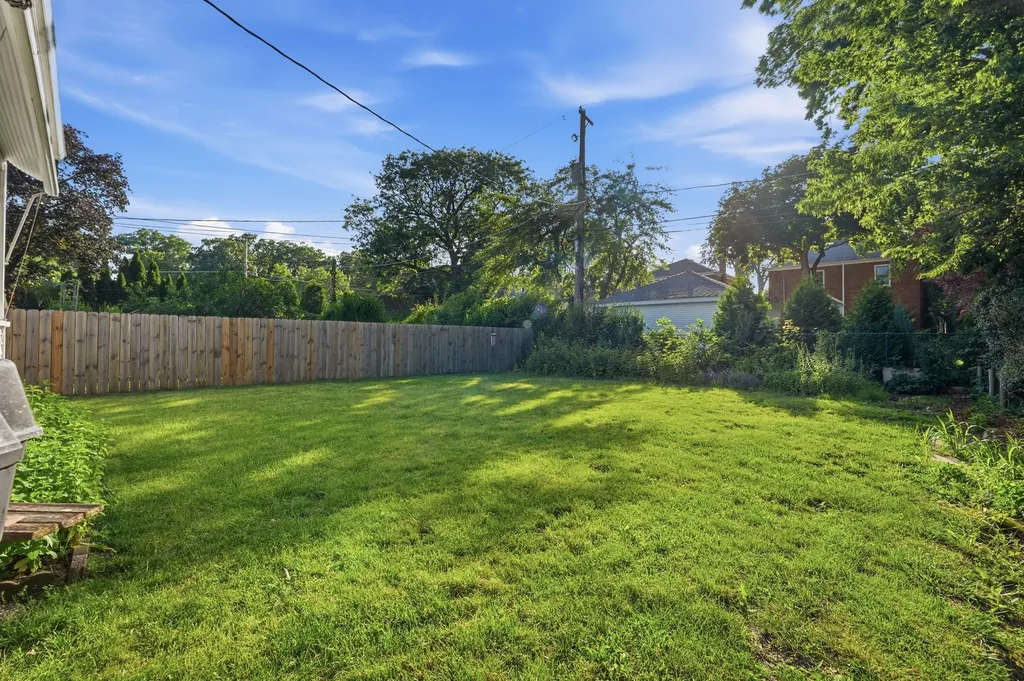 6226 North Le Mai Avenue Chicago IL 60646