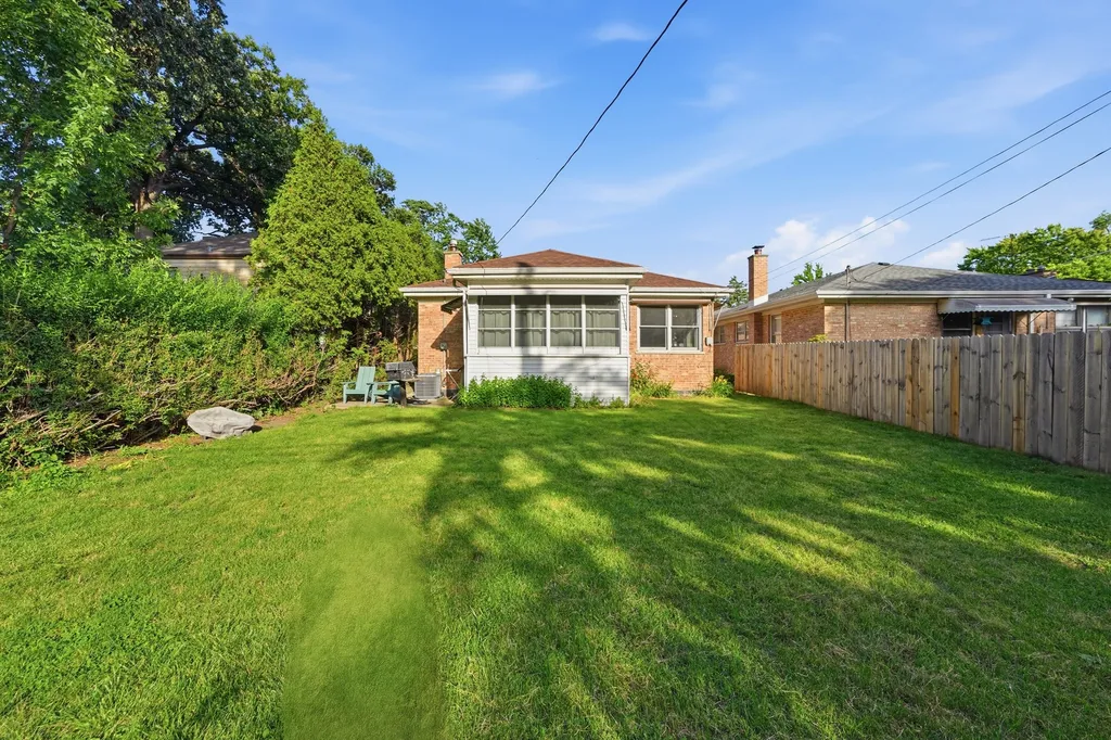 6226 North Le Mai Avenue Chicago IL 60646