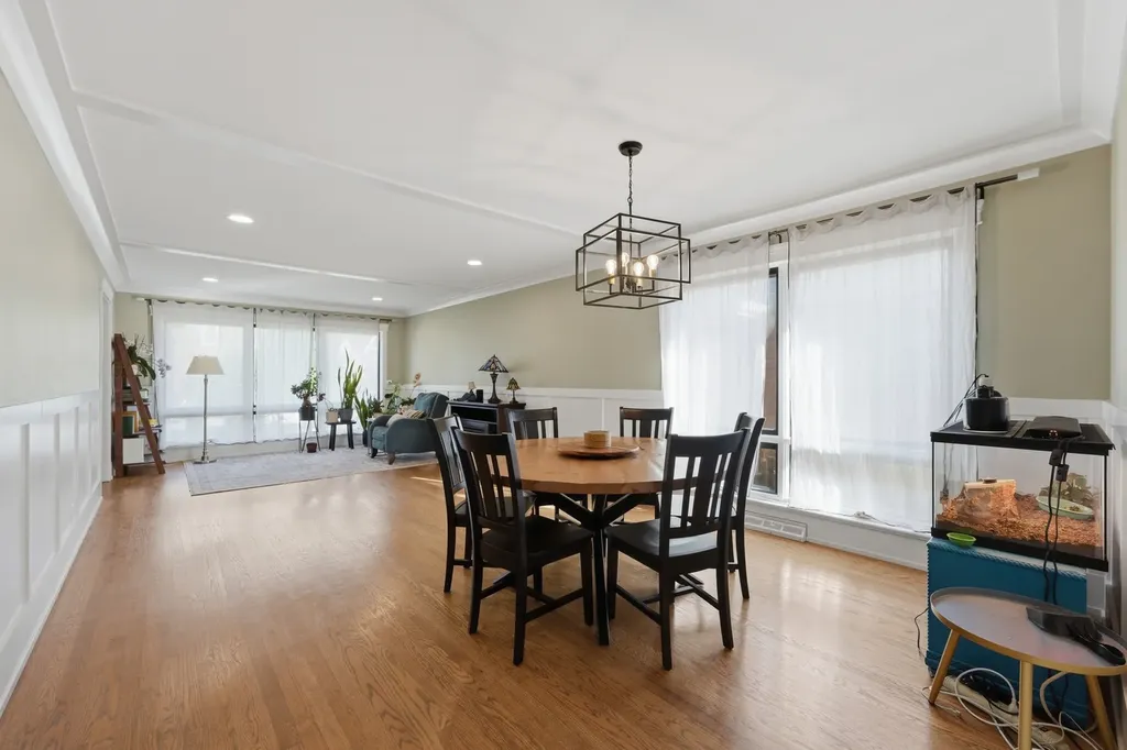 6226 North Le Mai Avenue Chicago IL 60646