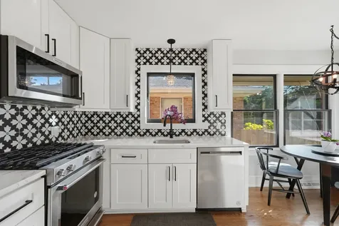6226 North Le Mai Avenue Chicago IL 60646