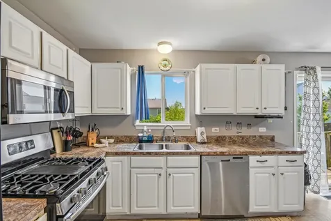 2011 Sunset Court Zion IL 60099