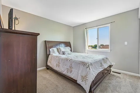 2011 Sunset Court Zion IL 60099