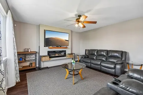 2011 Sunset Court Zion IL 60099