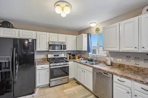 2011 Sunset Court Zion IL 60099