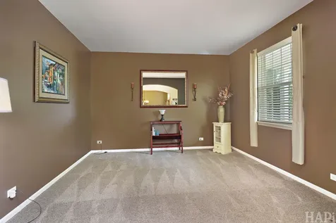 462 East Amberside Drive Elgin IL 60124