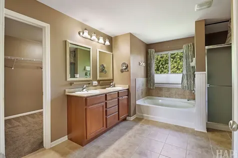 462 East Amberside Drive Elgin IL 60124