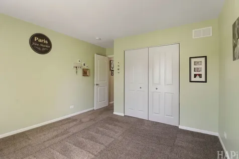 462 East Amberside Drive Elgin IL 60124