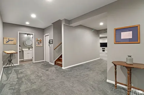 462 East Amberside Drive Elgin IL 60124