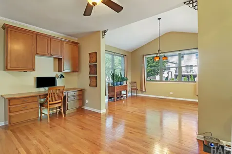 462 East Amberside Drive Elgin IL 60124