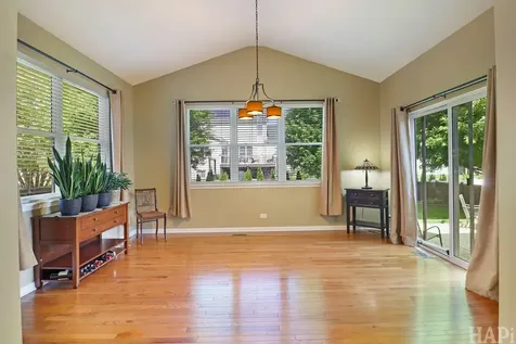 462 East Amberside Drive Elgin IL 60124