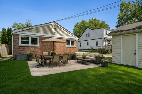 837 Lange Street Mundelein IL 60060