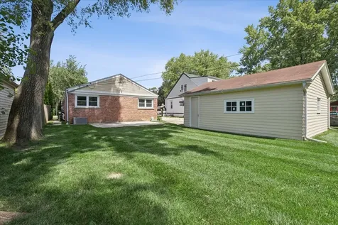 837 Lange Street Mundelein IL 60060
