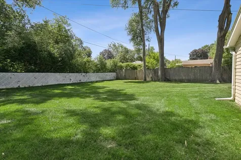 837 Lange Street Mundelein IL 60060