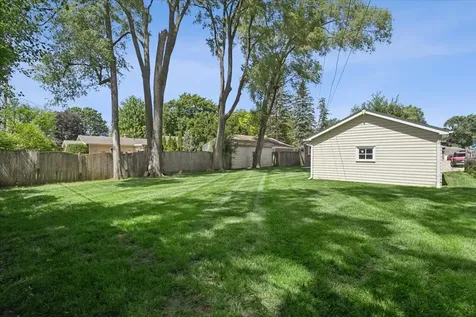 837 Lange Street Mundelein IL 60060