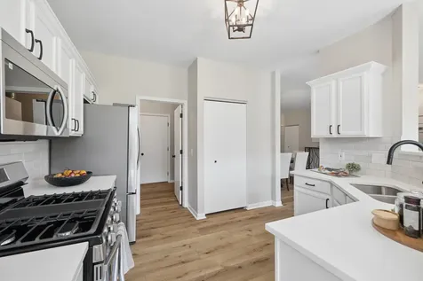 1564 Benzie Circle Romeoville IL 60446