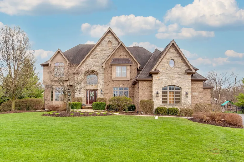 37W209 Deer Pond Court St. Charles IL 60175
