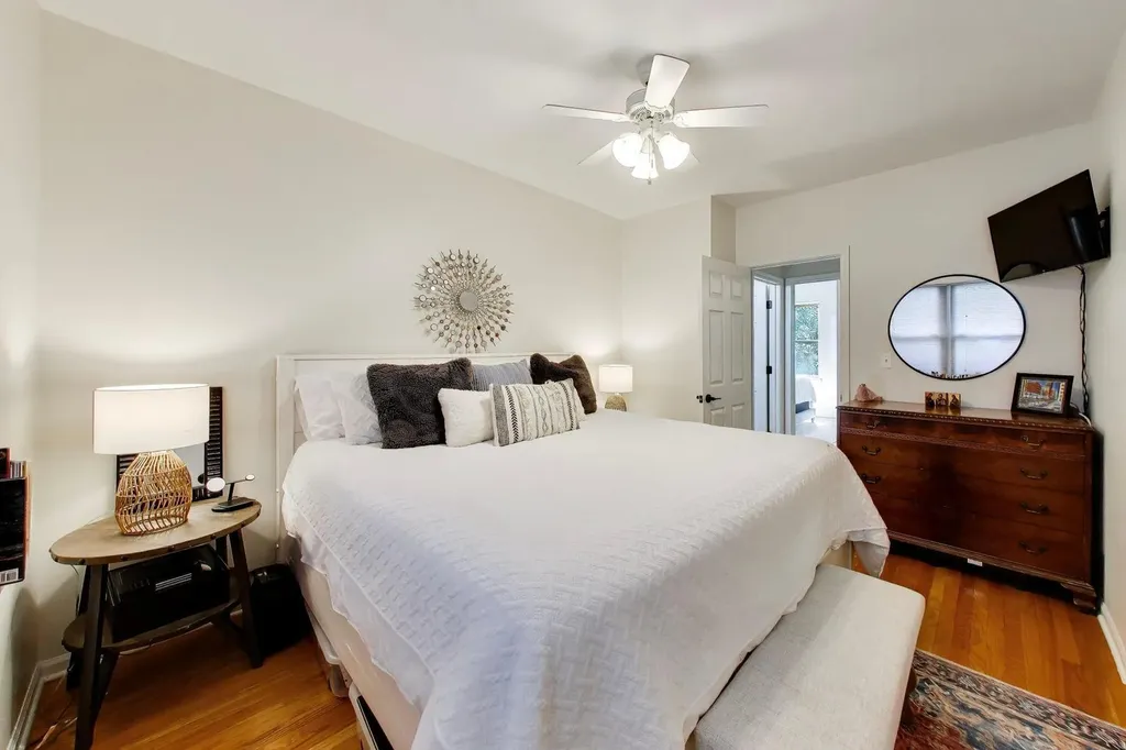 3807 North Campbell Avenue Chicago IL 60618