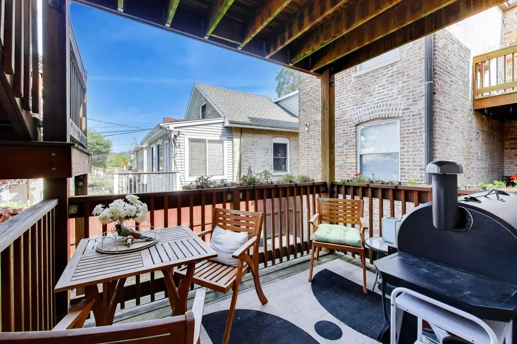 3807 North Campbell Avenue Chicago IL 60618