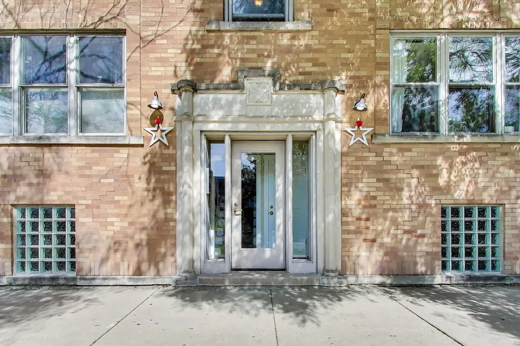 3807 North Campbell Avenue Chicago IL 60618