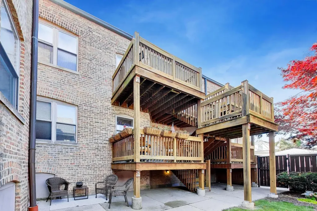 3807 North Campbell Avenue Chicago IL 60618