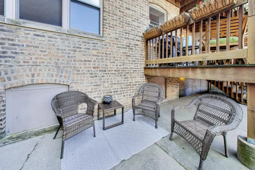 3807 North Campbell Avenue Chicago IL 60618